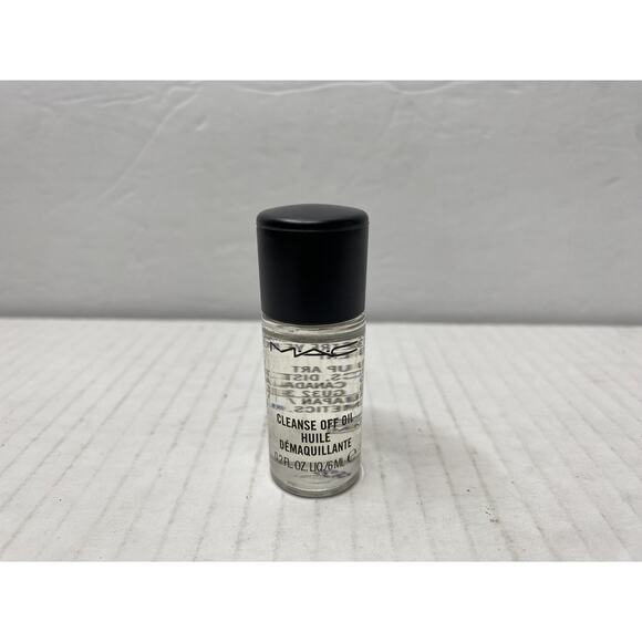 MAC Cleanse Off Oil Huile Travel Size • 0.2 Fl Oz / 6 ml - Picture 2 of 3